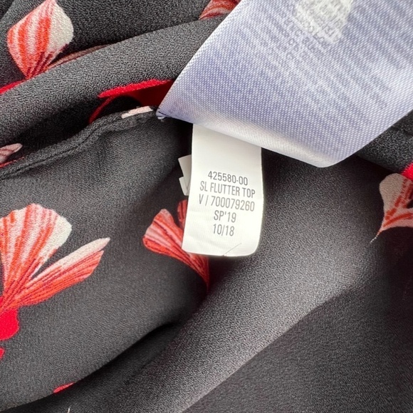 Banana Republic XS black top with red ginkgo leaf print - Picture 9 of 9